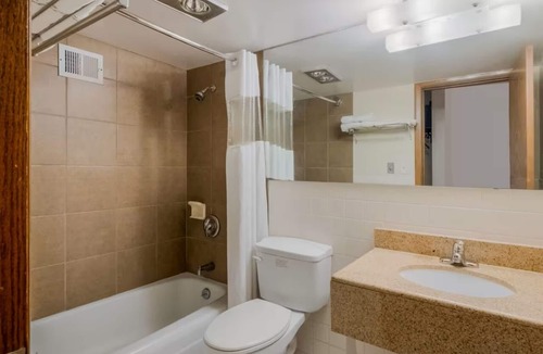 Morton Hotel | Morton King Room: Easy Peoria Access - Near Local Entertainment for Families
