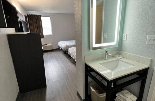 Council Bluffs Hotel | Motel 6 Council Bluffs, IA - Omaha East