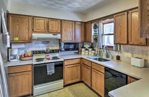 Mount Pleasant House | Mount Pleasant Home - 2 Mi to Charming Downtown!