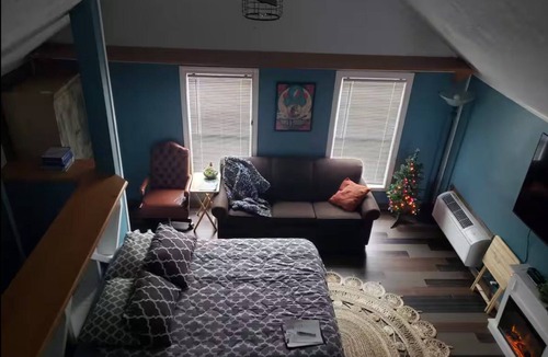 Nims Apartment | Muskegon Lake View Loft studio/kitchenette