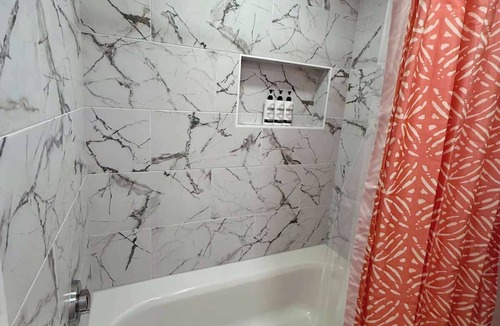 South Central Omaha Apartment | Near Aksarben & Baxter Arena, WiFi and Parking