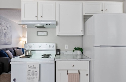 Quad Cities House | Near I-80 | Clean, Comfy & Convenient | Work Crew