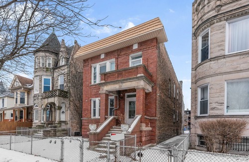 Washington Park Apartment | Near UChicago, 3BR Apt, Parking, W/D, 2 Workspaces