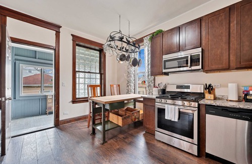 Berwyn House | NEW! 6 Bed Whole House in Chicagolands Trendy Berwyn by AllSet Turnover