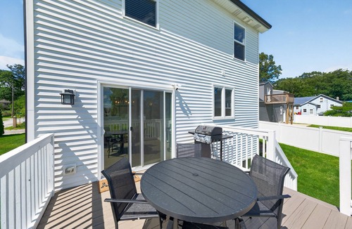 Cedar Lake House | NEW! Cedar Lake 4BR Home for 8 w/Lake Views
