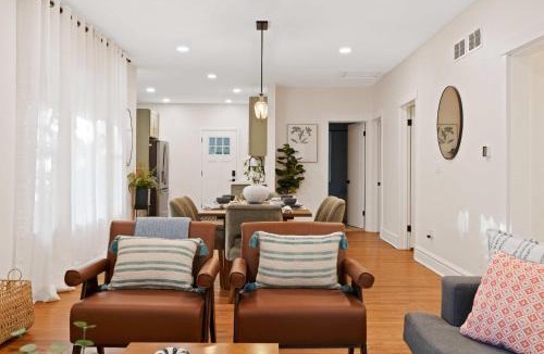 Elmhurst House | New Elmhurst Gem - Game Room & Amazing Yard