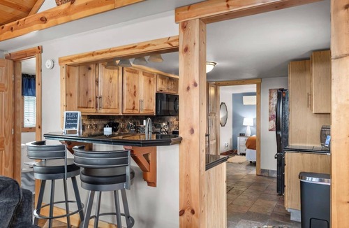 Little Suamico House | New! Lakefront! Grill! Water toys! Sleeps 6!