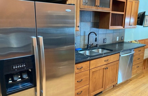 Union Pier House | NEW LISTING—-UNION PIER PERFECTION—HOT TUB, FIRE PIT, WALK TO LAKE!