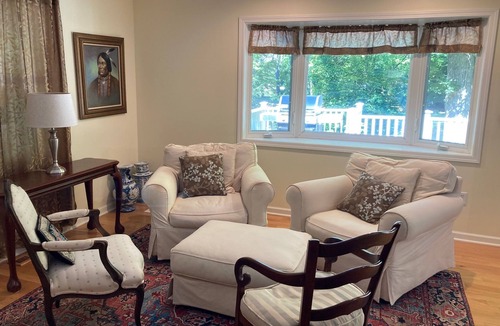 Union Pier House | NEW LISTING—-UNION PIER PERFECTION—HOT TUB, FIRE PIT, WALK TO LAKE!