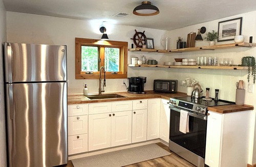 Gills Rock Cottage | New! Pet-Friendly Loft Cottage in Northern Door County