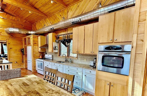Goodman Cabin | NEW! Sandy Lakefront Cabin – Sleeps 10 with Kayaks & ATV Access