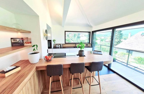 Menthon-Saint-Bernard House | New villa with air conditioning, a pool, and views of the lake, the castle, the mountains, and shops within walking distance