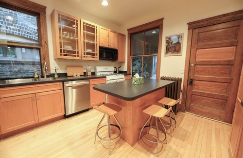 Rogers Park Apartment | Newgard Nest I Walk to Loyola, Beaches & CTA l Bright 2nd FL Apt w/Free Parking