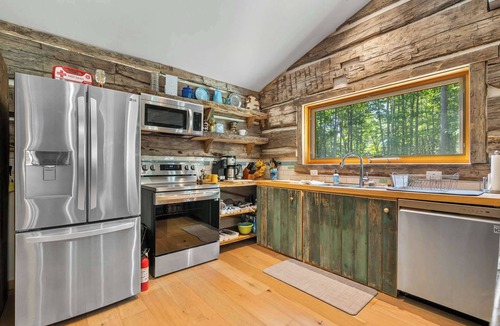 Fish Creek Cabin | Newly constructed log cabin: Gibraltar Getaway