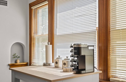 Milwaukee Apartment | ⁂Newly Remodeled ⁂ 65"TVParking⁂King⁂2B/1B⁂W/D⁂