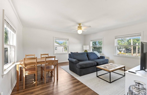 Wauwatosa Apartment | Newly renovated one bedroom & one bath Tosa unit!