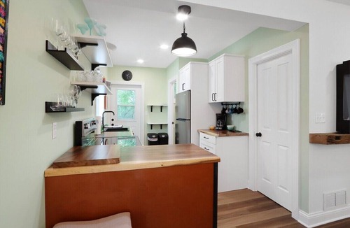 Lake Geneva Apartment | Newly Renovated |Private Home in the Heart of Downtown Lake Geneva |Dog Friendly |Secluded Back Deck