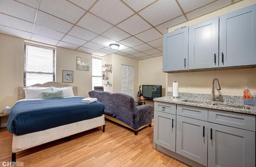 Heart of Chicago Apartment | Newly Renovated Studio in the Heart of Pilsen condo