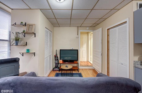 Heart of Chicago Apartment | Newly Renovated Studio in the Heart of Pilsen condo
