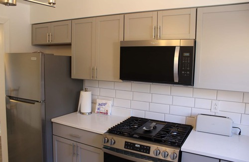 Skokie Apartment | Nice 1-bedroom apartment with AC in charming Skokie
