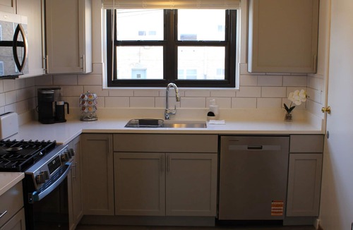 Skokie Apartment | Nice 1-bedroom apartment with AC in charming Skokie