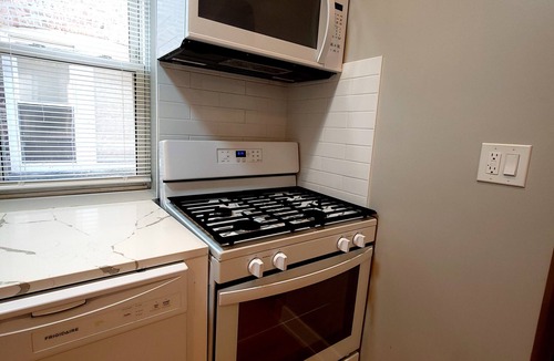 Calumet Heights Apartment | Nice 4-bedroom apartment near everything