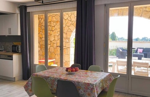 Le Rouret House | Nice A-C apartment for 6 between the sea and the mountain