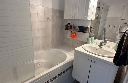 Koenigshoffen Est Bed & Breakfast | Nice room next to the station and city center
