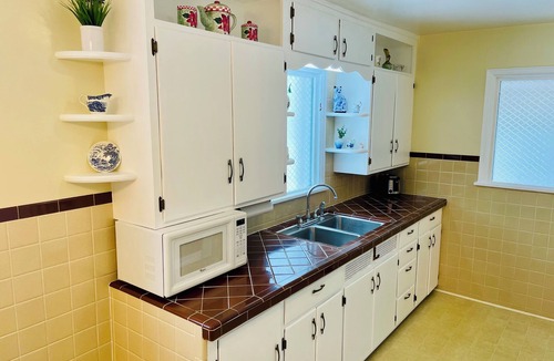 Roseland House | Notre Dame or Memorial hospital in minutes. ~Vintage charm with modern comfort~