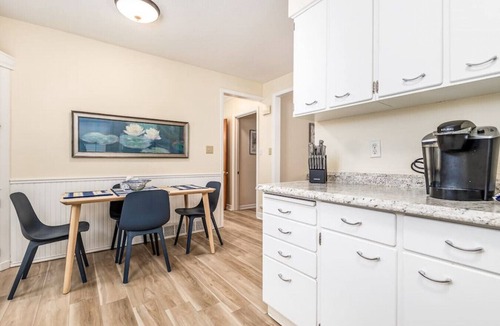 Dubuque House | Oaklie`s Bungalow - Charming Home in Dubuque