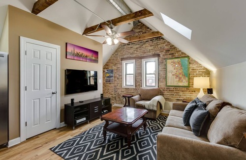 West Bucktown Apartment | Old Town Elegance Awaits You in This Classic Chicago Stunner! by AllSet Turnover