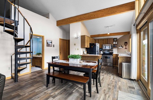 Mancelona Ski Chalet | On 18th green @ shanty creeks Schuss Mtn - Sleeps 8