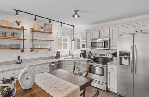 Ottawa House | On Cloud Wine | Cottages at Heron's Landing