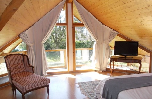 Menthon-Saint-Bernard Villa | ON THE EDGE OF LAKE ANNECY. Seaside villa + chalet, enclosed garden. Direct lake access