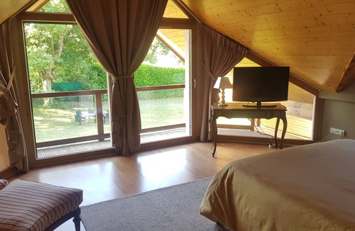 Menthon-Saint-Bernard Villa | ON THE EDGE OF LAKE ANNECY. Seaside villa + chalet, enclosed garden. Direct lake access