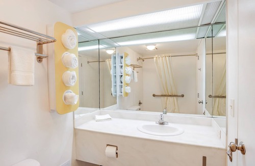 Muskegon Heights Hotel | OYO Hotel Mona Lake Muskegon