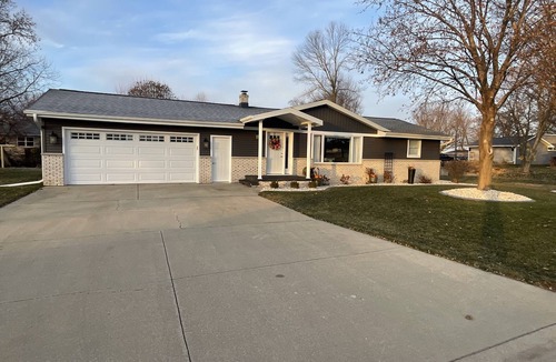 Forest Junction House | Packer Games, EAA, 2025 NFL Draft, Performing Arts - Cozy Complete Stay with Us!