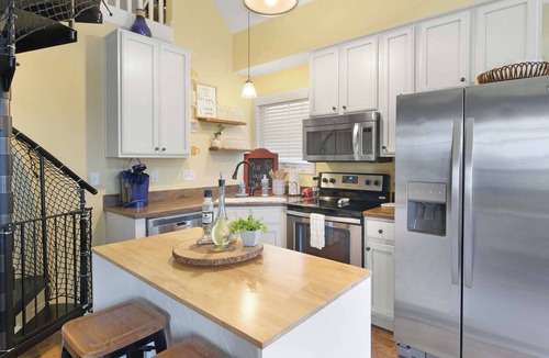 Ottawa House | Panoramic Views of the Illinois Waterway