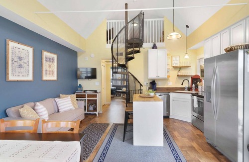 Ottawa House | Panoramic Views of the Illinois Waterway