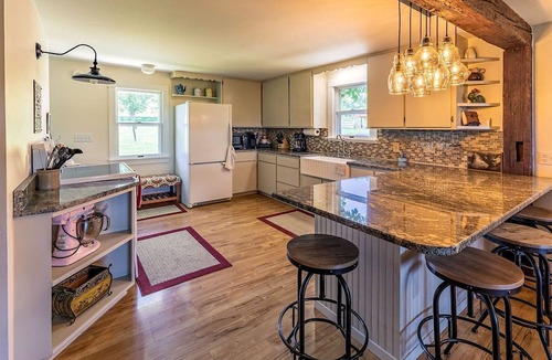 Kent House | Peaceful and Serene Farmstead Retreat with Horseback Riding in Stockton, Illinois, Perfect for a Family Getaway