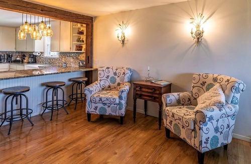 Kent House | Peaceful and Serene Farmstead Retreat with Horseback Riding in Stockton, Illinois, Perfect for a Family Getaway