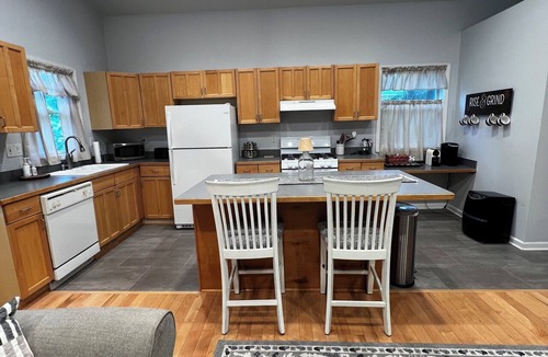 Mitchell Cottage | Peaceful Garden Cottage Near U of M in Ann Arbor Sleeps 4