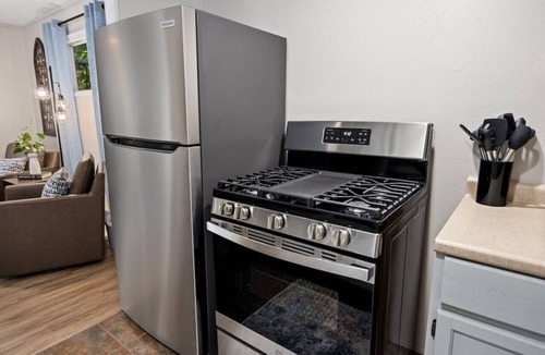 Groveland House | Peaceful Park Living - 3BD 10mins to DT Peoria