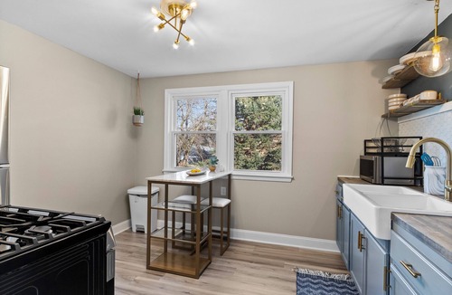 Milwaukee Apartment | Peaceful Private 1BR- Ideal for Work Travel close to downtown