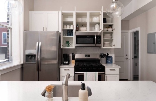 West Town Apartment | Penthouse and Private Rooftop with Skyline Views, Grill, and Fire Pit - Sleeps 6
