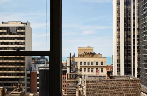 Streeterville Apartment | Penthouse Corner 3BR in Streeterville | Roof Deck
