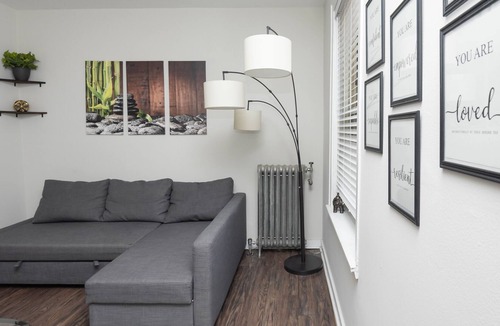 Hyde Park Apartment | Perfectly located in the heart of downtown Hyde Park