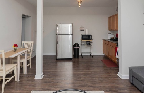 Hyde Park Apartment | Perfectly located in the heart of downtown Hyde Park