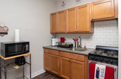 Hyde Park Apartment | Perfectly located in the heart of downtown Hyde Park