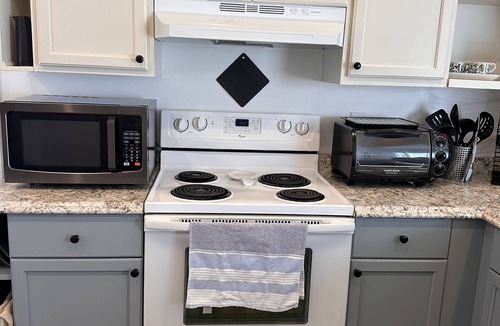 Berrien Springs House | Pet-friendly 2-bedroom house in Berrien Springs with AC